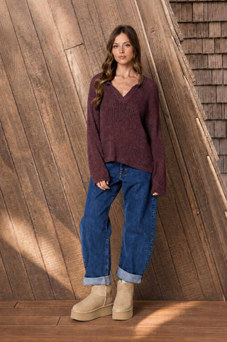 Pull en maille transparente à encolure fendue