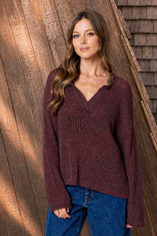 Pull en maille transparente à encolure fendue