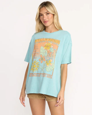 T-shirt - Daylight blooms (Misty blue)