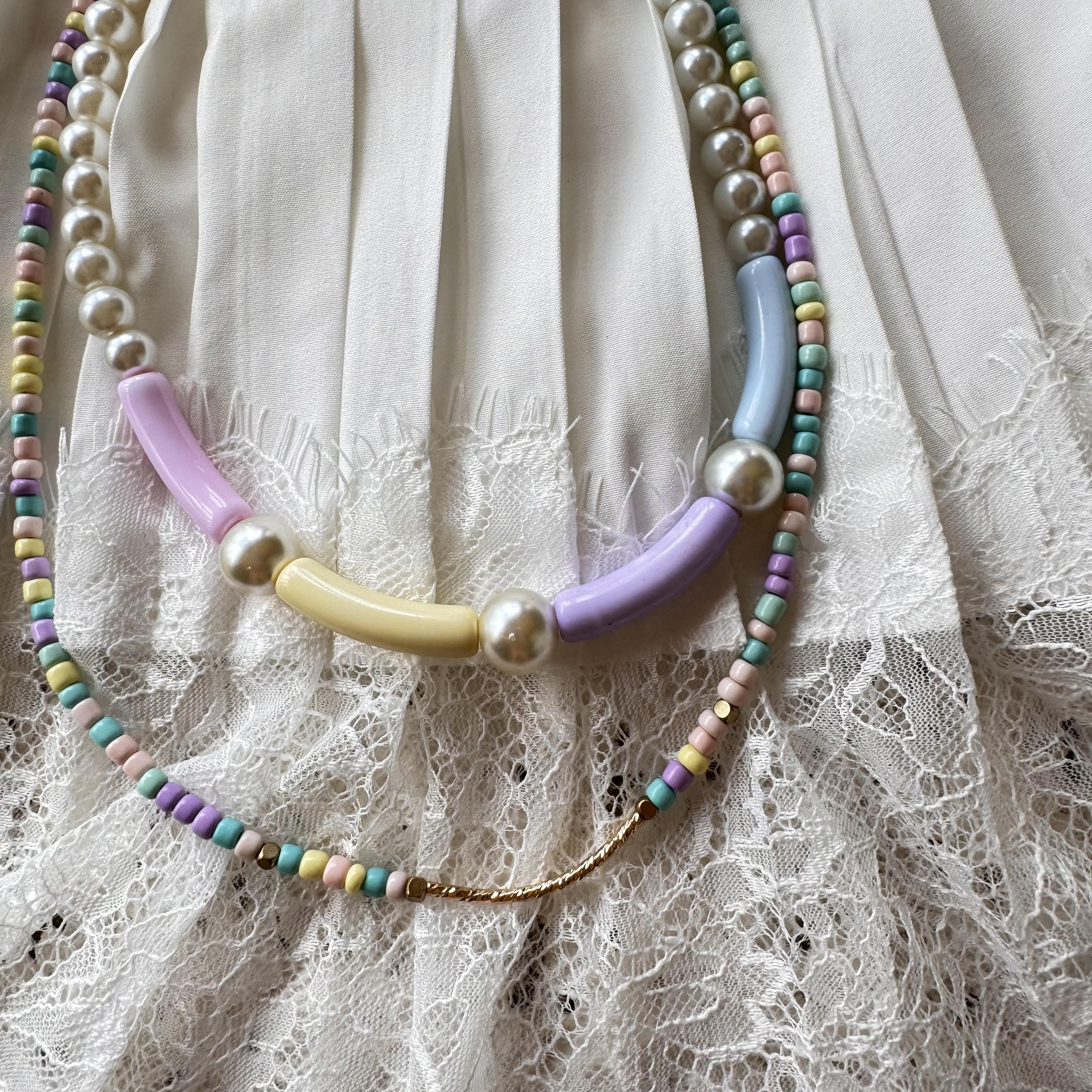 Collier de petites perles colorées - Magic Kingdom