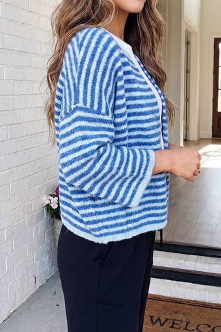Cardigan en maille rayée ample boutonné