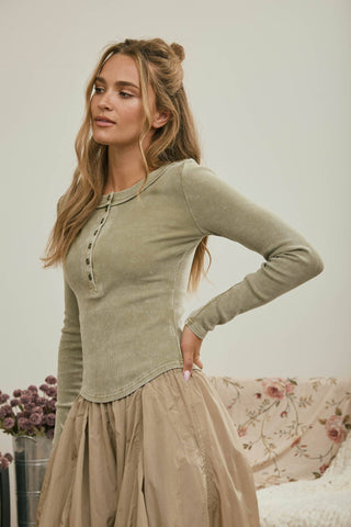 Top en maille côtelée à manches longues, style henley
