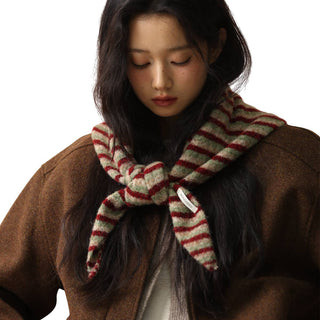 Écharpe triangle en maille douce – Style coréen chic et confortable à rayures: Noir