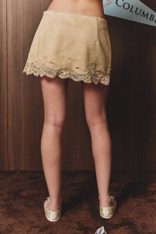 Mini-skort en suède avec bordure en dentelle